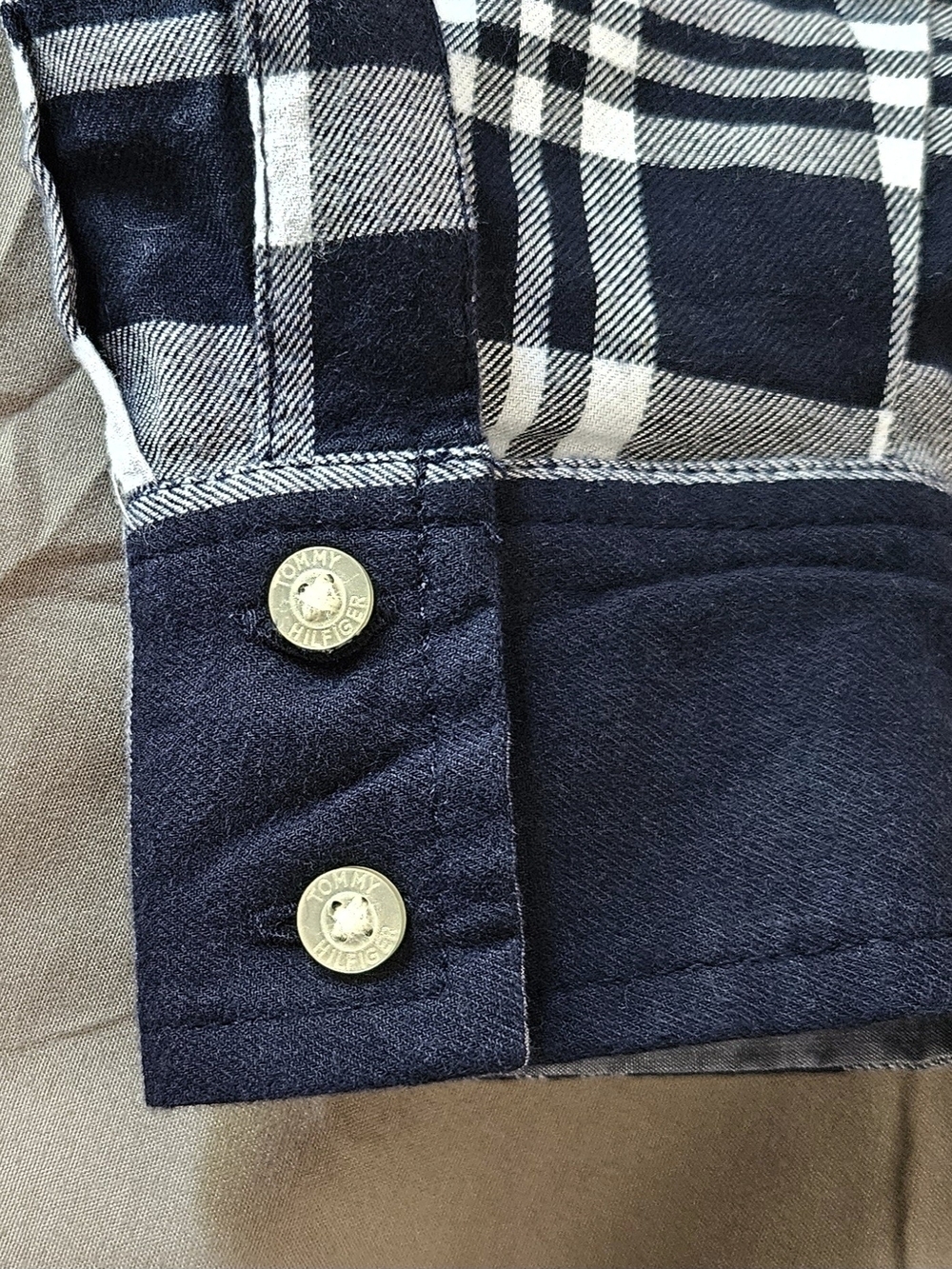 Tommy Hilfiger Plaid Roll-Tab Sleeve Button Down Shirt Small Navy Blue White - Picture 12 of 16